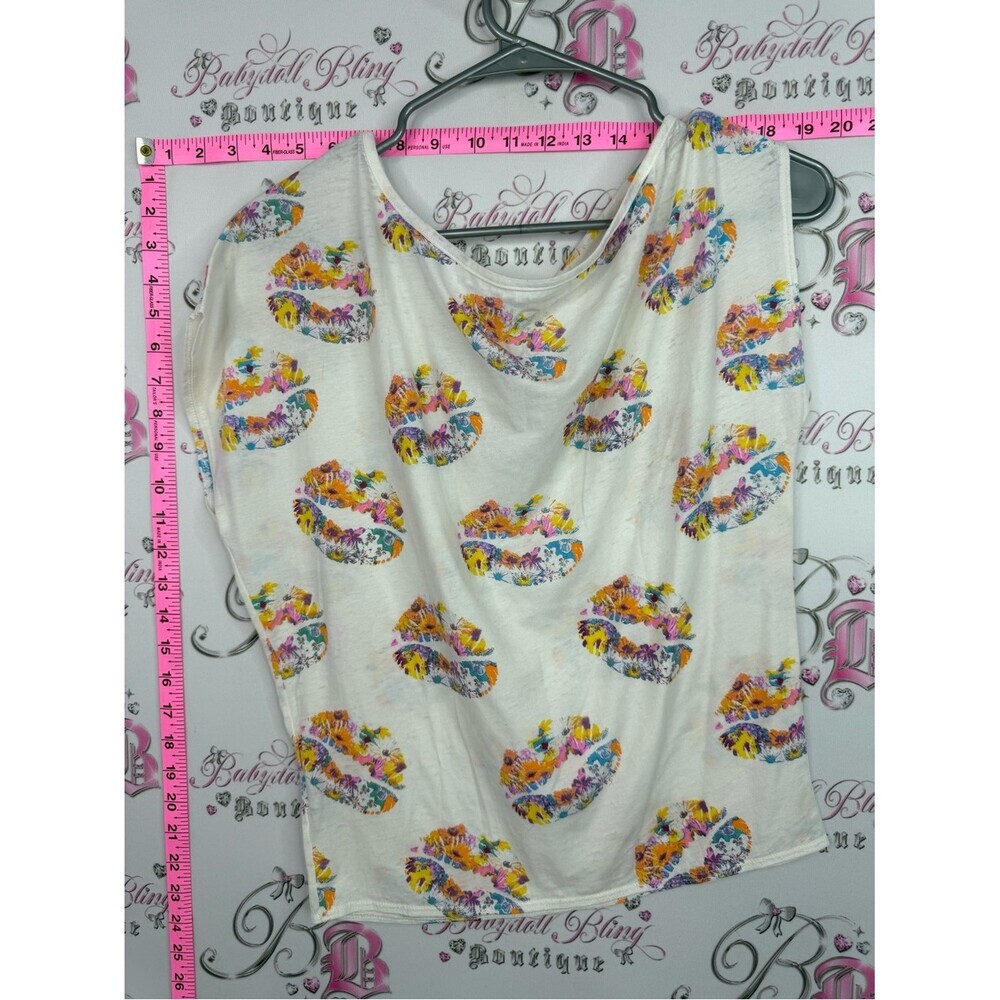 CHASOR asymmetric Women’s Floral Kiss Print Short Sleeve Tee - White
